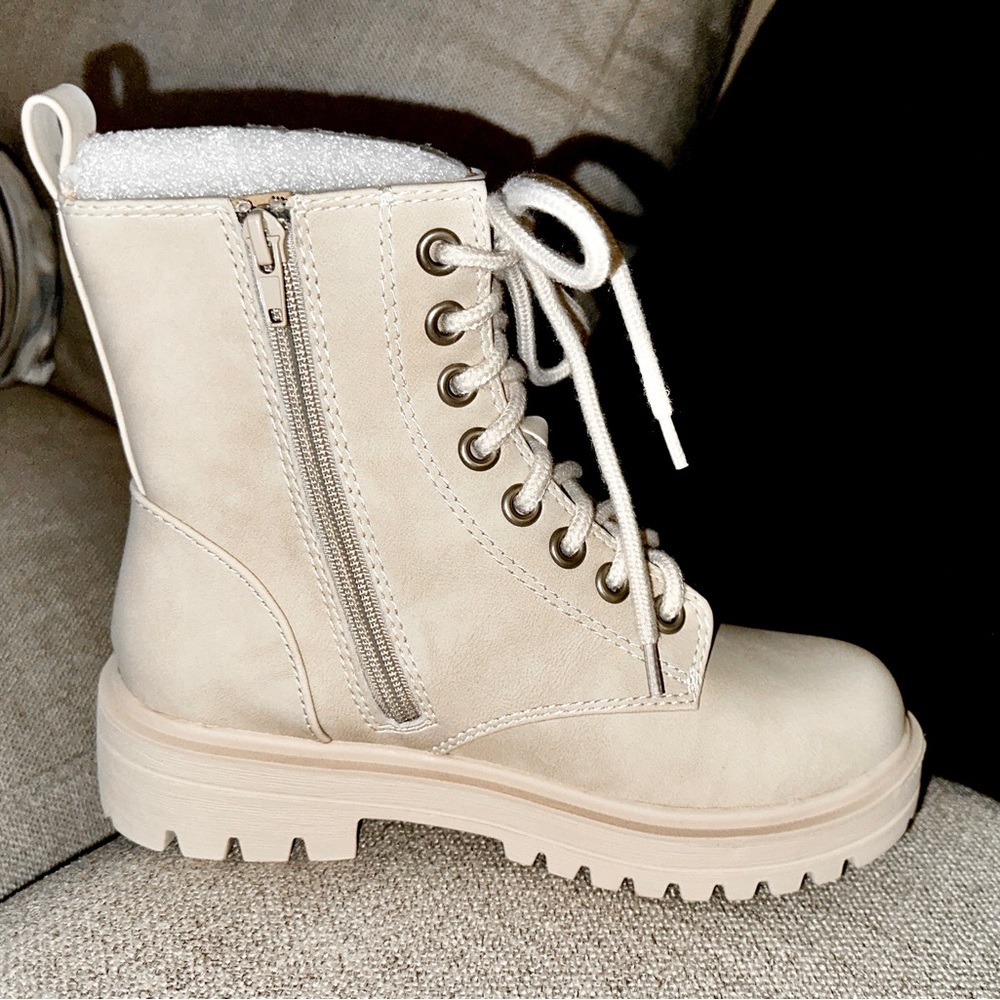 Beige (Cream) Work Boot by Soda, size 6… Brand new in box, never worn!